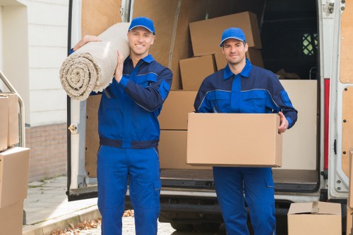 Warehouse storage unit with securely packed boxes